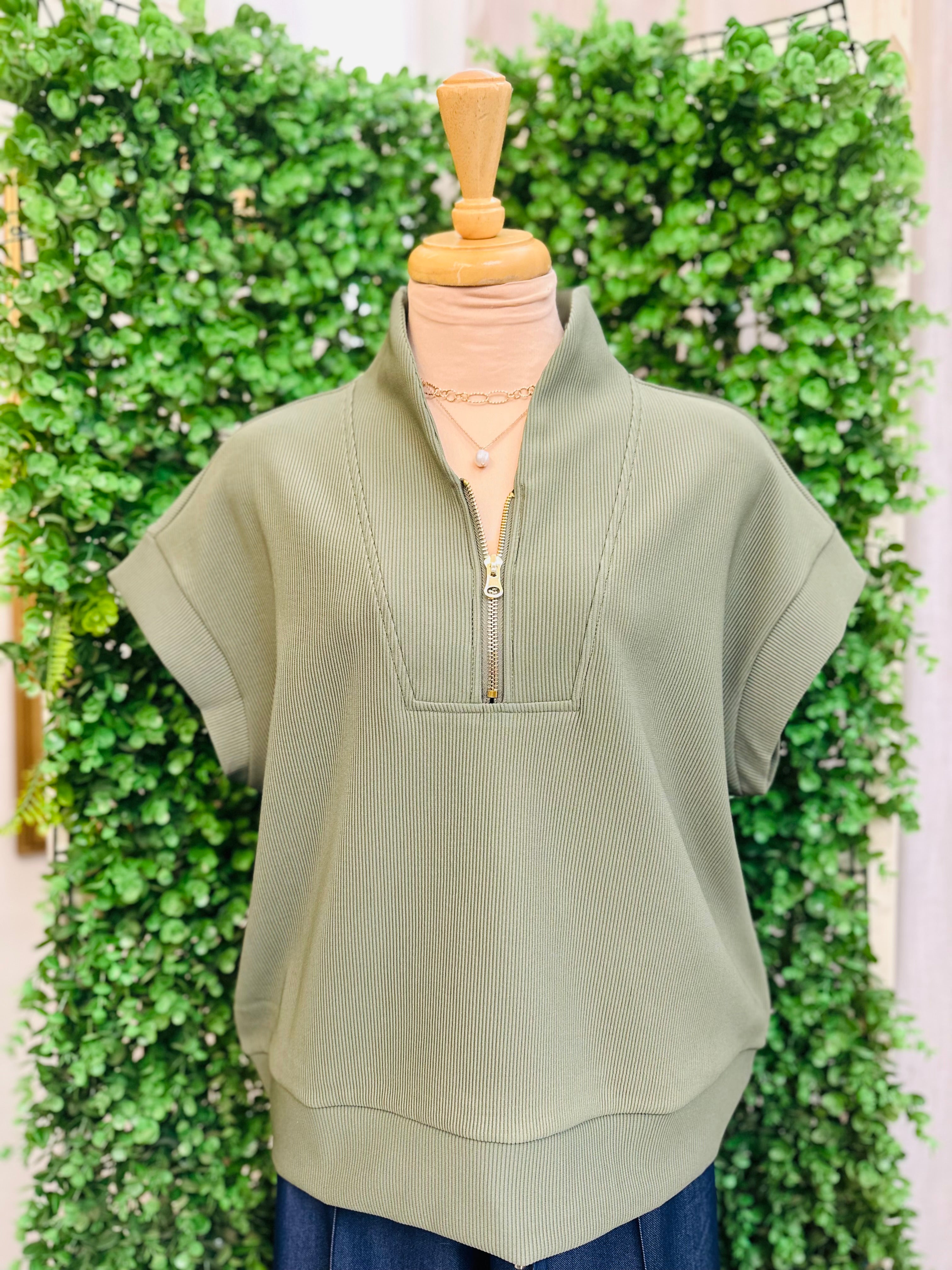 Shelly Zip Top