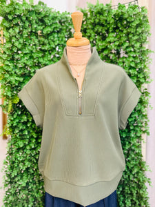 Shelly Zip Top