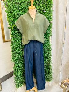 Shelly Zip Top