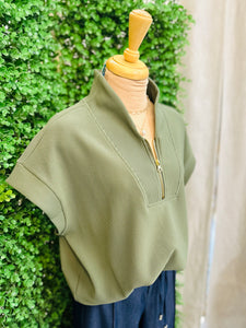 Shelly Zip Top