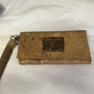 Trifold Wristlet Taupe